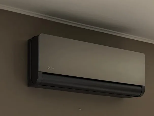 Climatisation murale Midea noire installée par F2C dans une maison en Charente