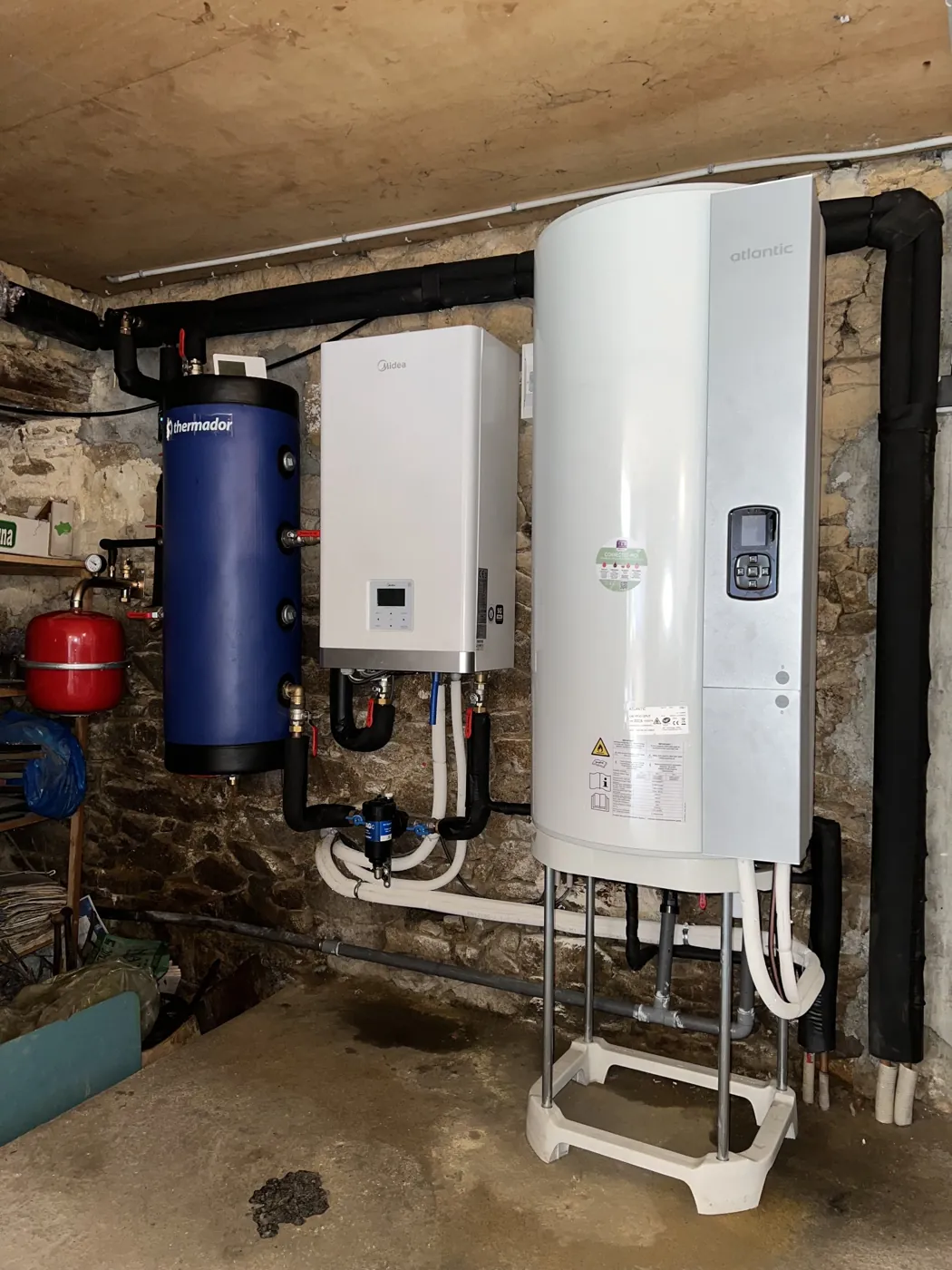 Pompe à chaleur Midea et ballon d'eau chaude installés par F2C