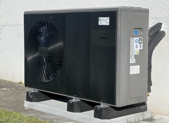 Pompe à chaleur air/eau 12 KW R290 monobloc Midéa 75° prix.